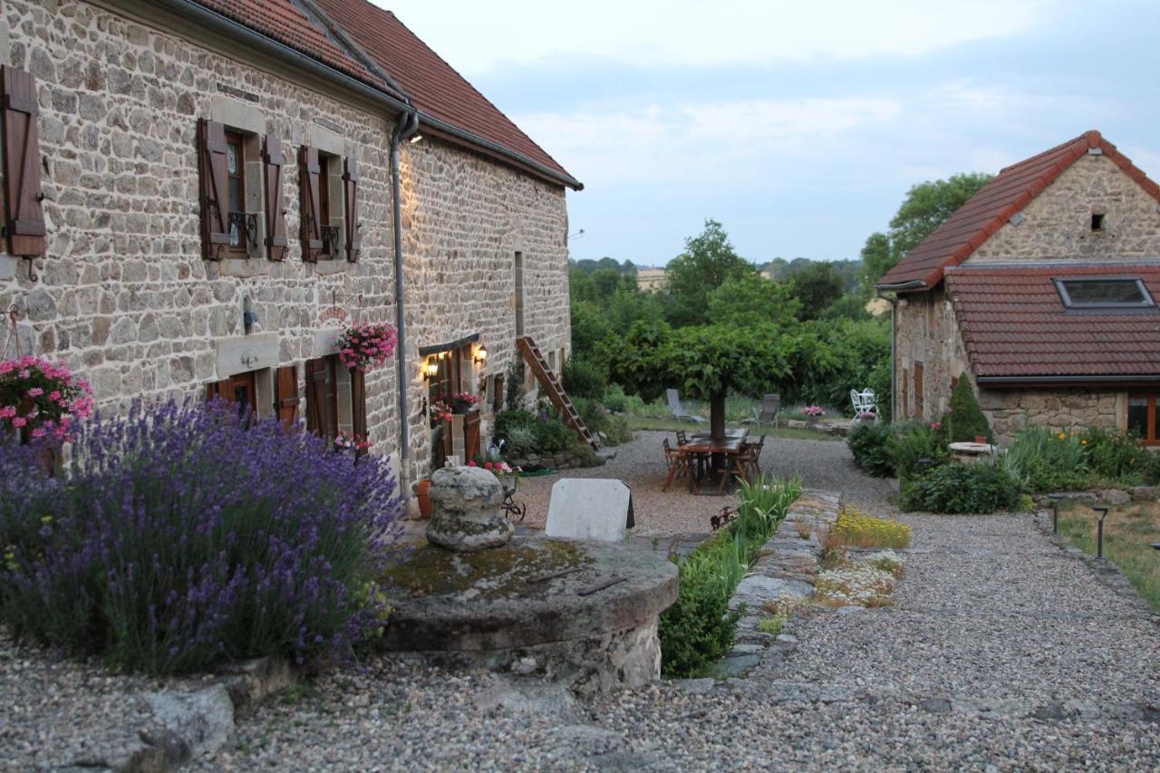 ลา เบล อาม Bed & Breakfast Saint-Priest-des-Champs ภายนอก รูปภาพ