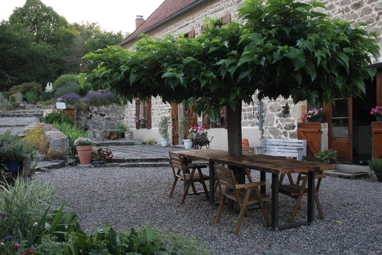 ลา เบล อาม Bed & Breakfast Saint-Priest-des-Champs ภายนอก รูปภาพ