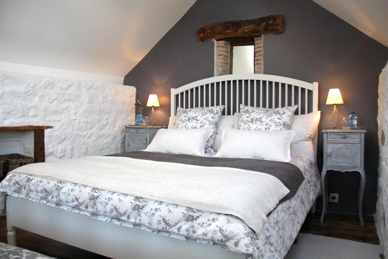 ลา เบล อาม Bed & Breakfast Saint-Priest-des-Champs ห้อง รูปภาพ