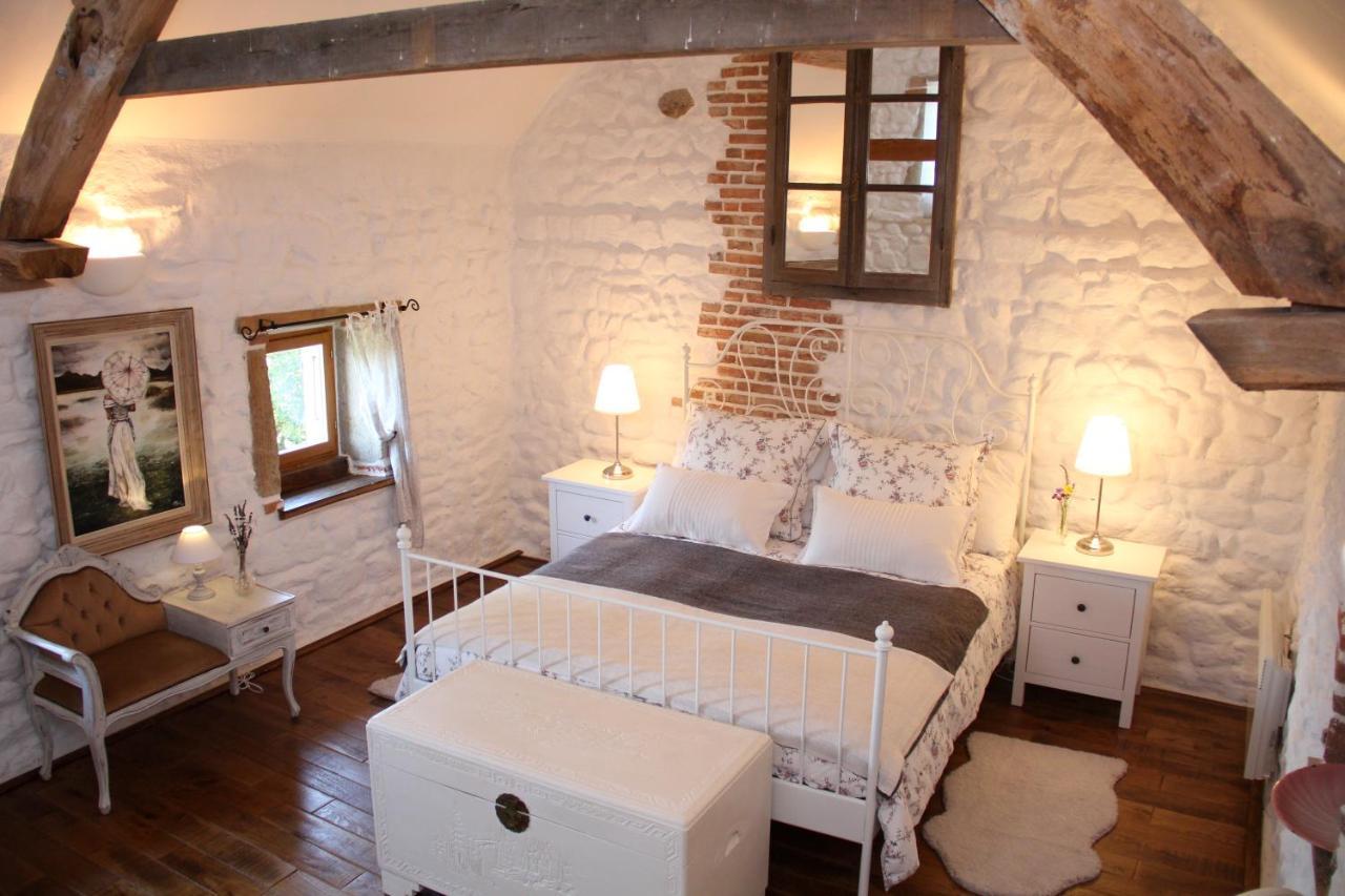 ลา เบล อาม Bed & Breakfast Saint-Priest-des-Champs ห้อง รูปภาพ