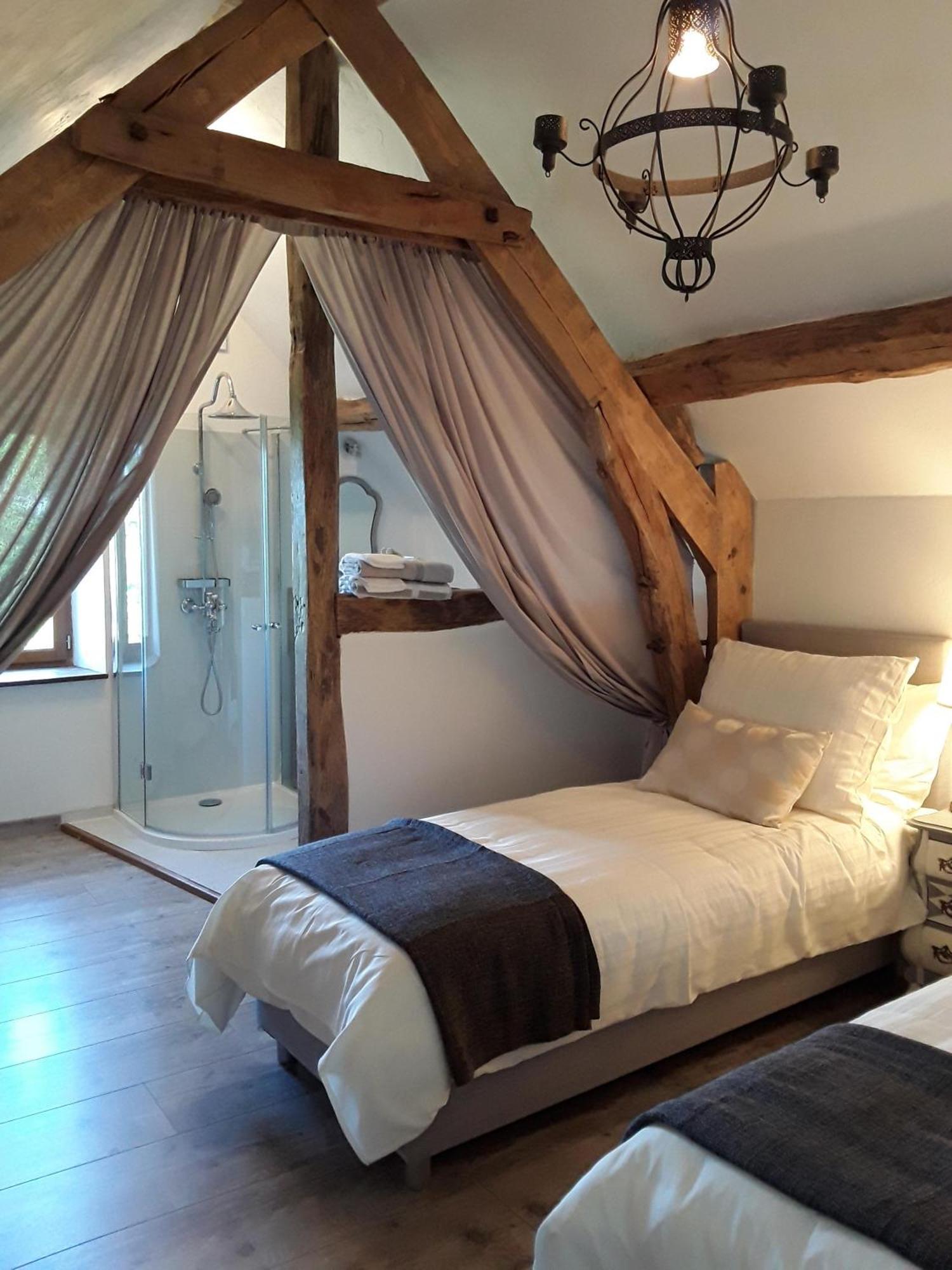 ลา เบล อาม Bed & Breakfast Saint-Priest-des-Champs ห้อง รูปภาพ