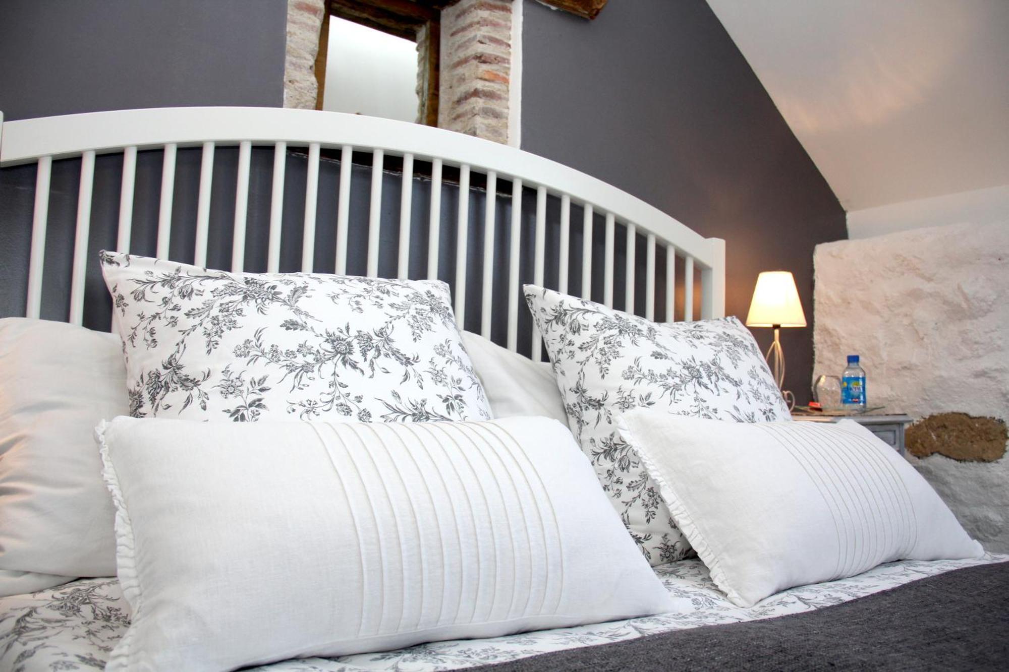 ลา เบล อาม Bed & Breakfast Saint-Priest-des-Champs ห้อง รูปภาพ