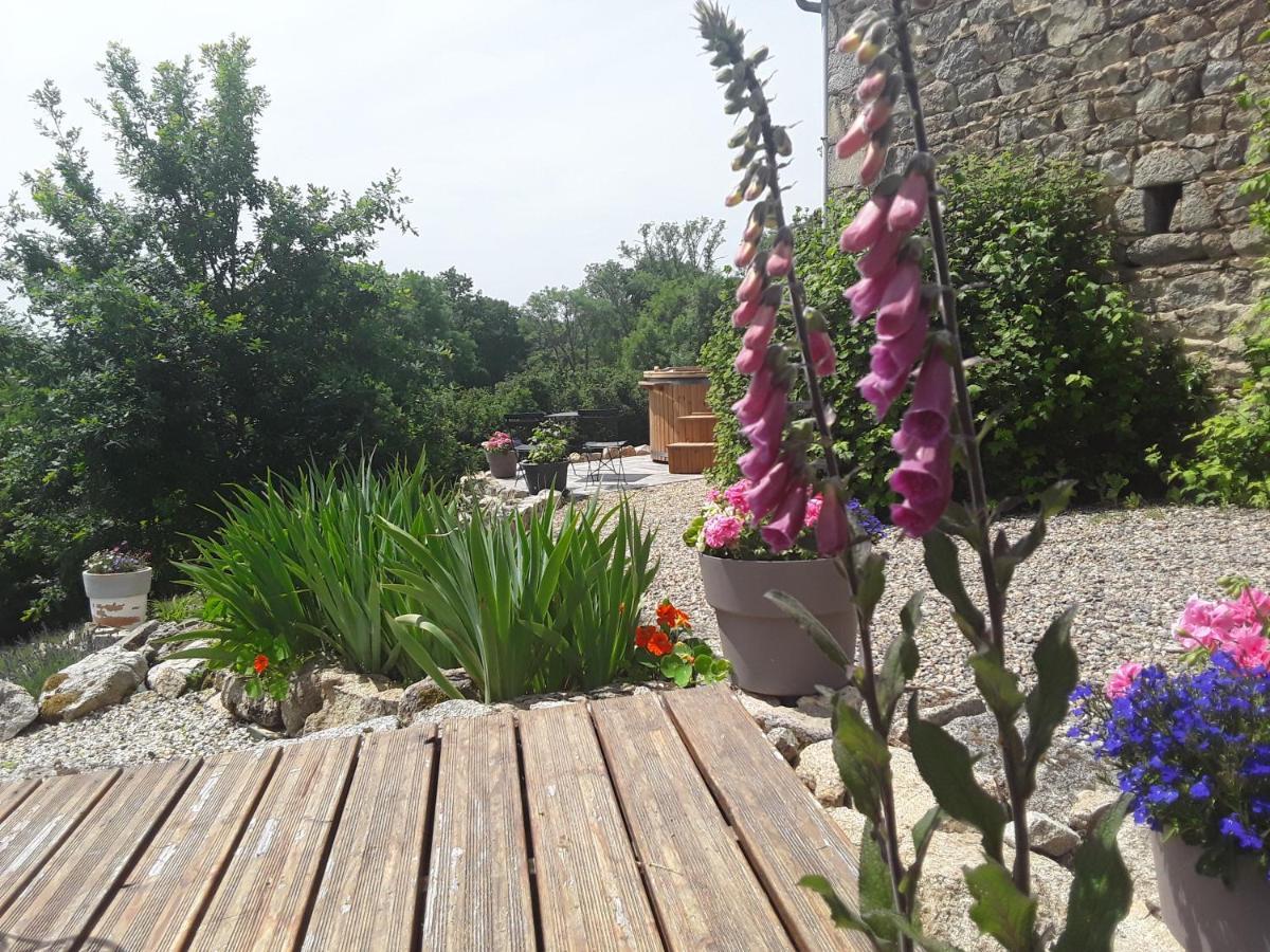 ลา เบล อาม Bed & Breakfast Saint-Priest-des-Champs ภายนอก รูปภาพ