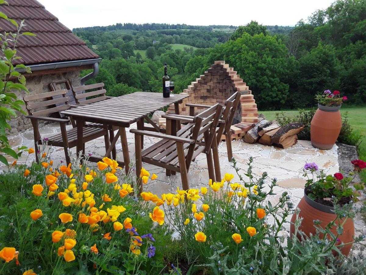 ลา เบล อาม Bed & Breakfast Saint-Priest-des-Champs ภายนอก รูปภาพ