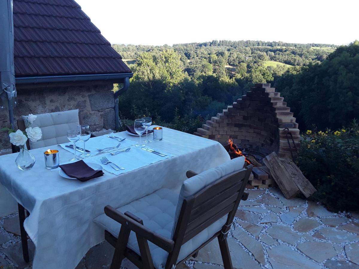 ลา เบล อาม Bed & Breakfast Saint-Priest-des-Champs ภายนอก รูปภาพ