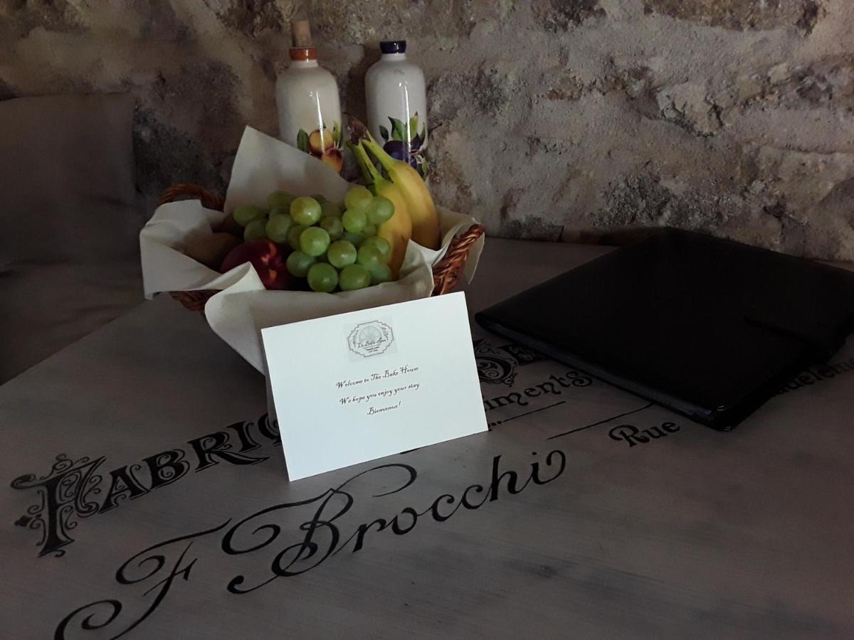 ลา เบล อาม Bed & Breakfast Saint-Priest-des-Champs ภายนอก รูปภาพ